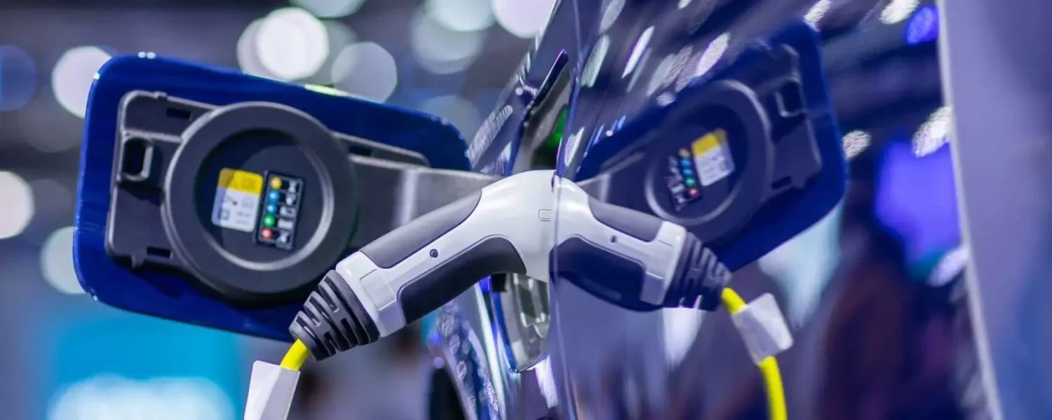 electric-car-charging-station-hybrid-car-electric-2022-05-01-00-03-41-utc-scaled-e1682345461337